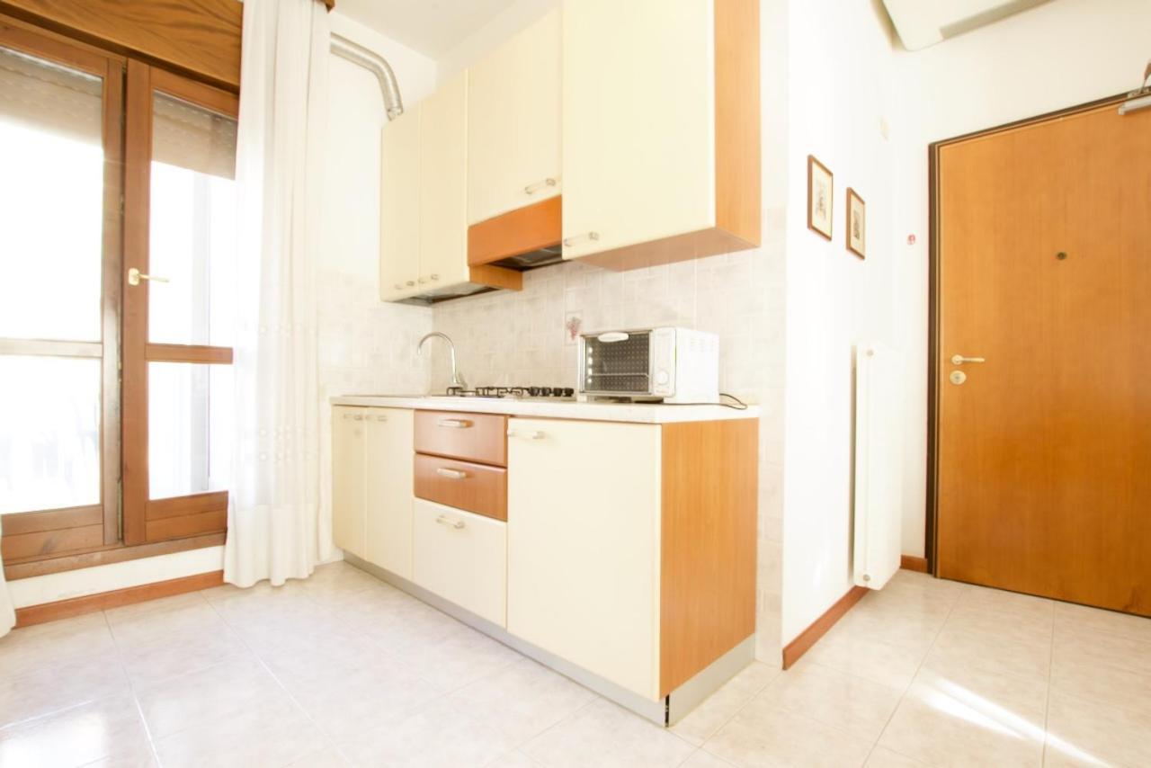 Residence Madrid Lido di Jesolo Buitenkant foto
