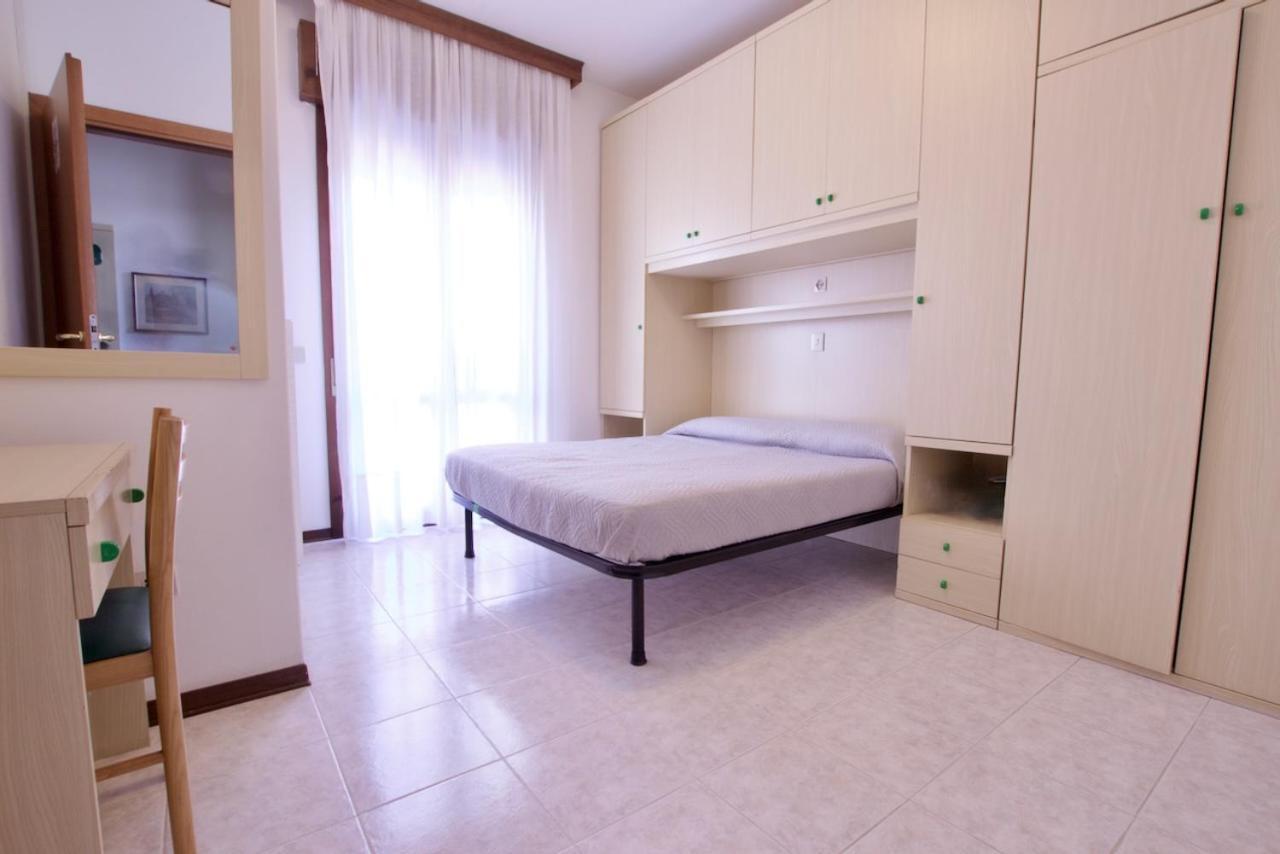 Residence Madrid Lido di Jesolo Buitenkant foto