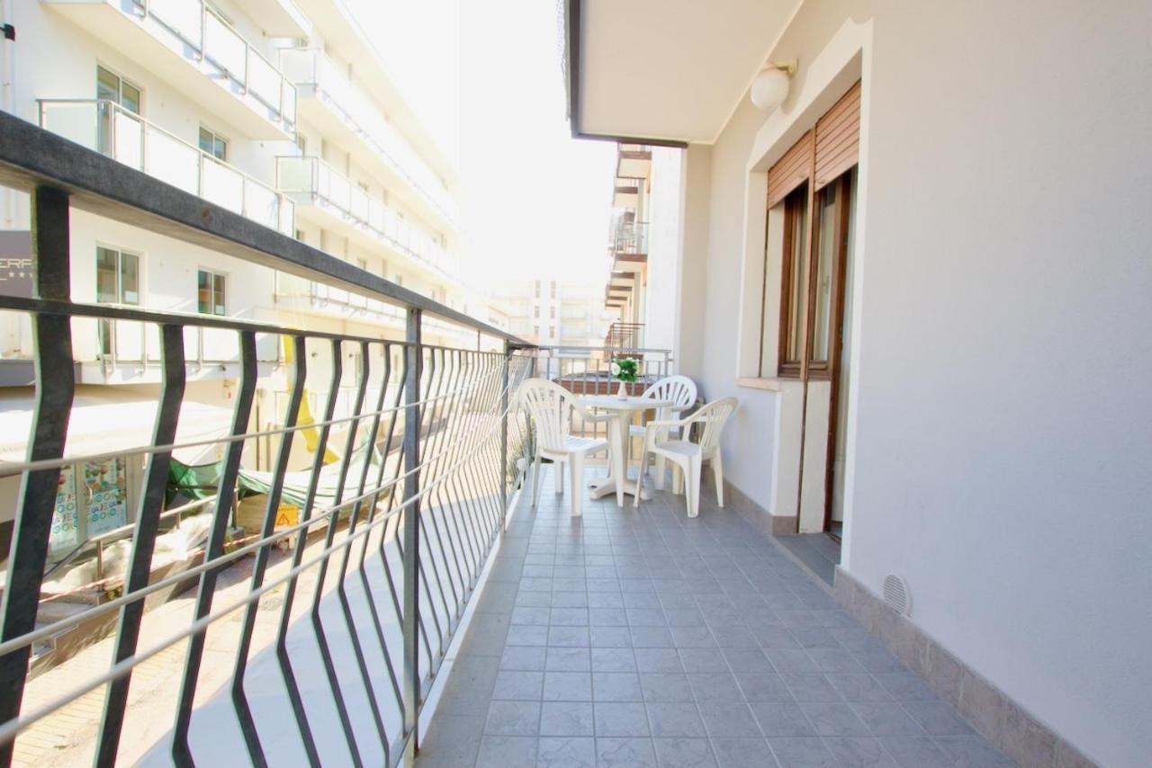 Residence Madrid Lido di Jesolo Buitenkant foto
