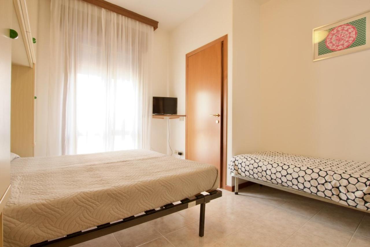Residence Madrid Lido di Jesolo Buitenkant foto