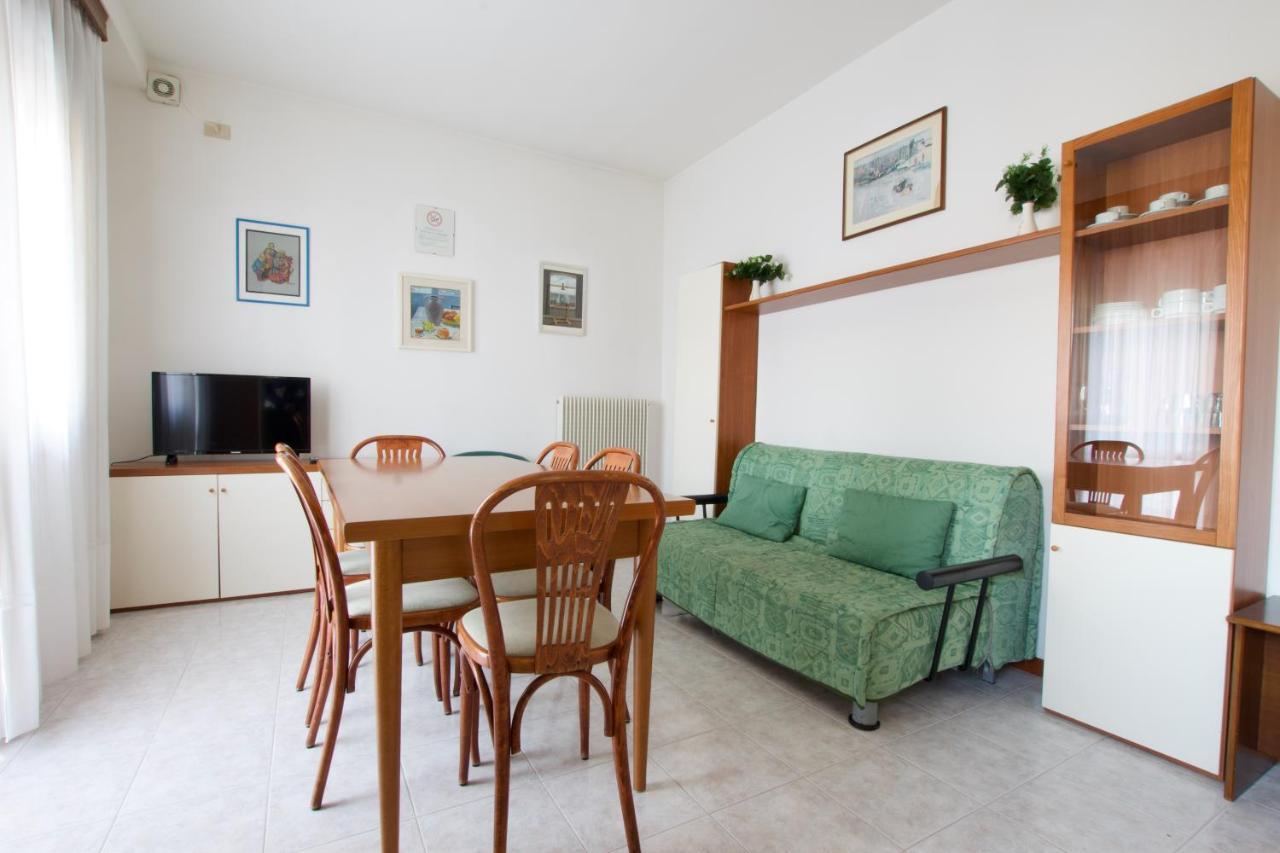 Residence Madrid Lido di Jesolo Buitenkant foto