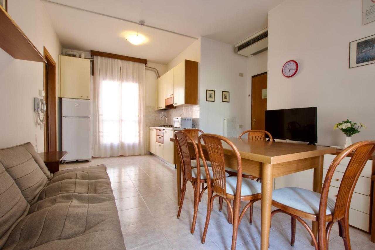 Residence Madrid Lido di Jesolo Buitenkant foto
