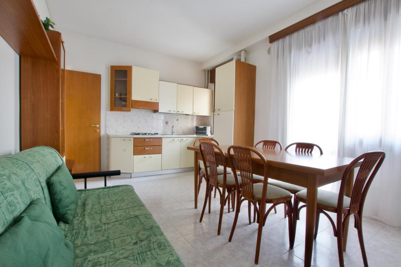 Residence Madrid Lido di Jesolo Buitenkant foto