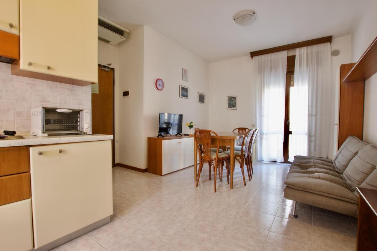 Residence Madrid Lido di Jesolo Buitenkant foto