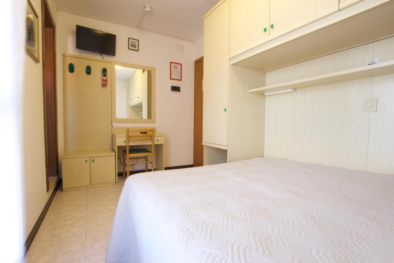 Residence Madrid Lido di Jesolo Buitenkant foto