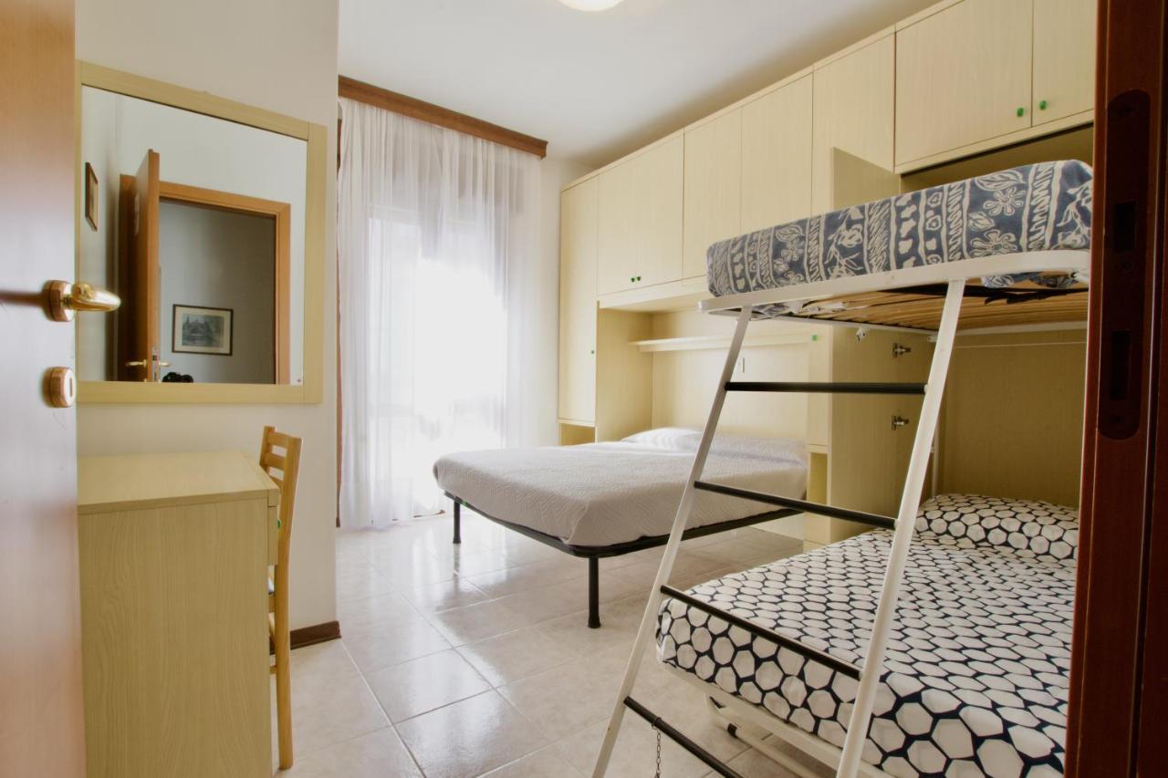 Residence Madrid Lido di Jesolo Buitenkant foto
