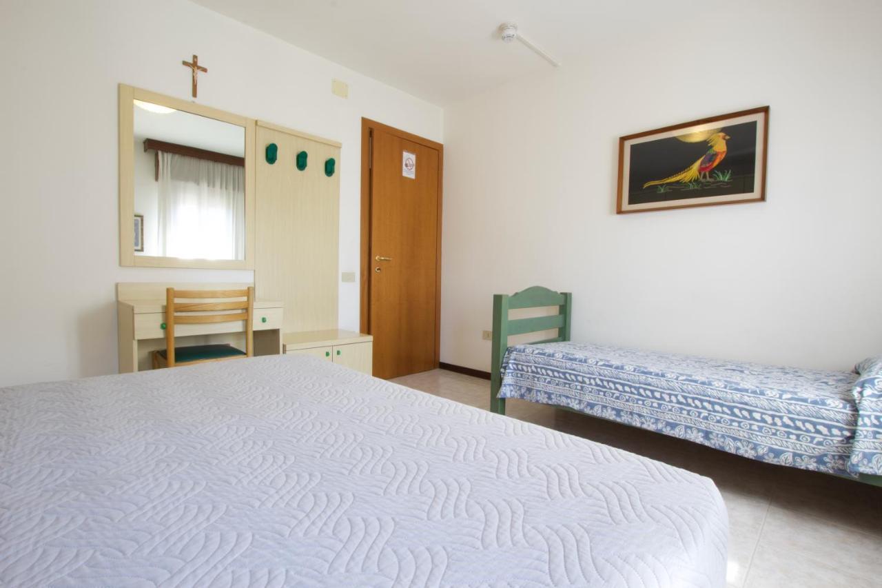 Residence Madrid Lido di Jesolo Buitenkant foto