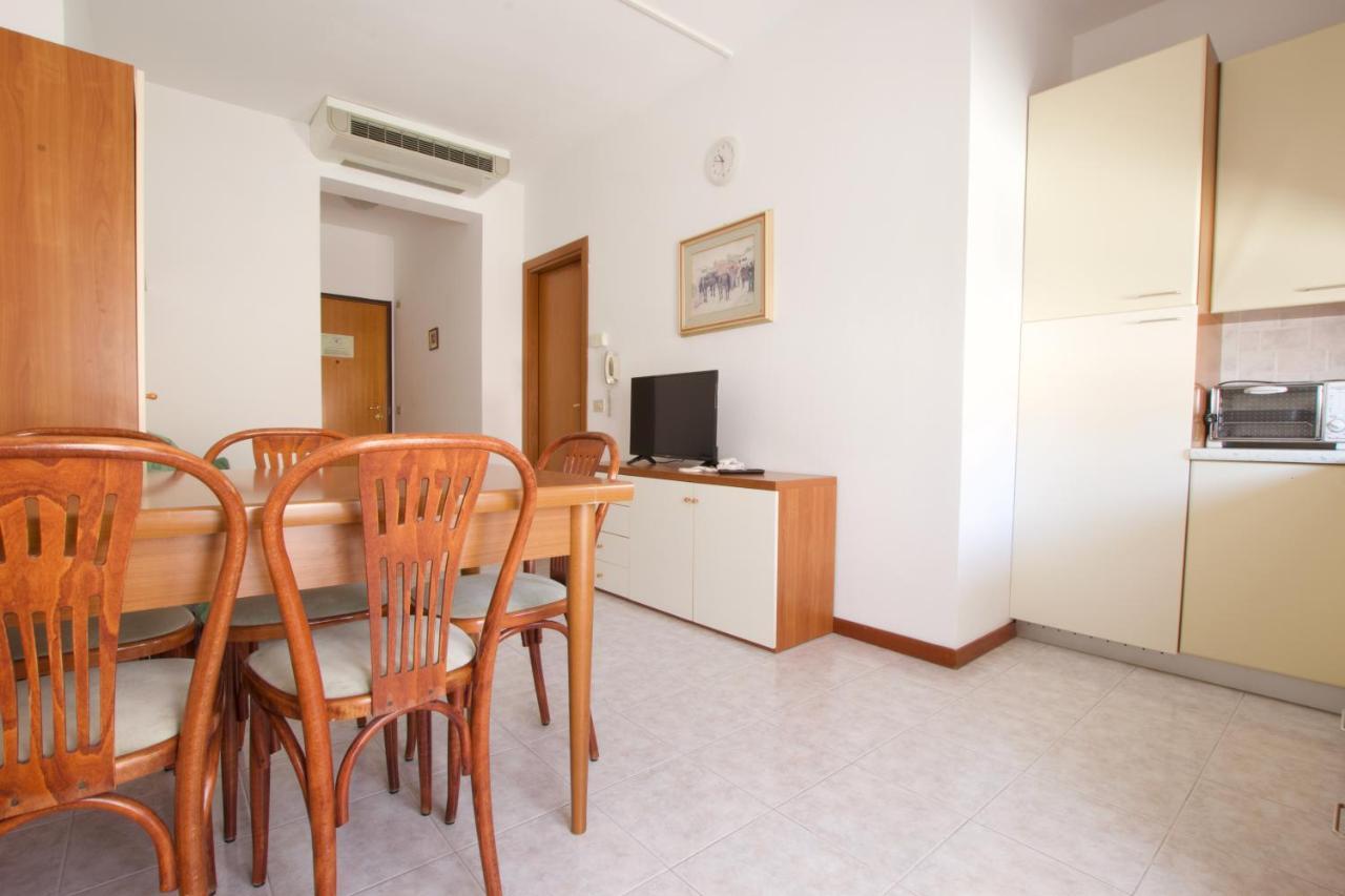 Residence Madrid Lido di Jesolo Buitenkant foto