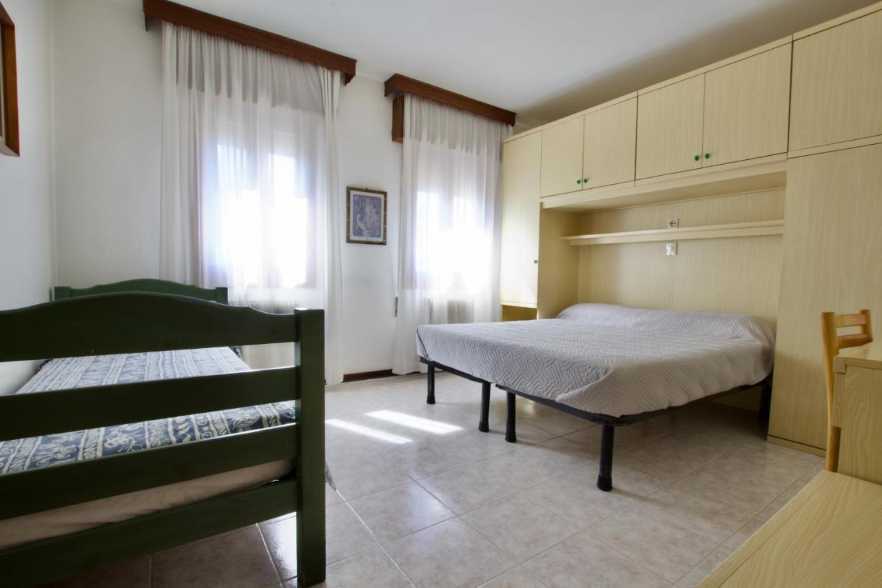 Residence Madrid Lido di Jesolo Buitenkant foto