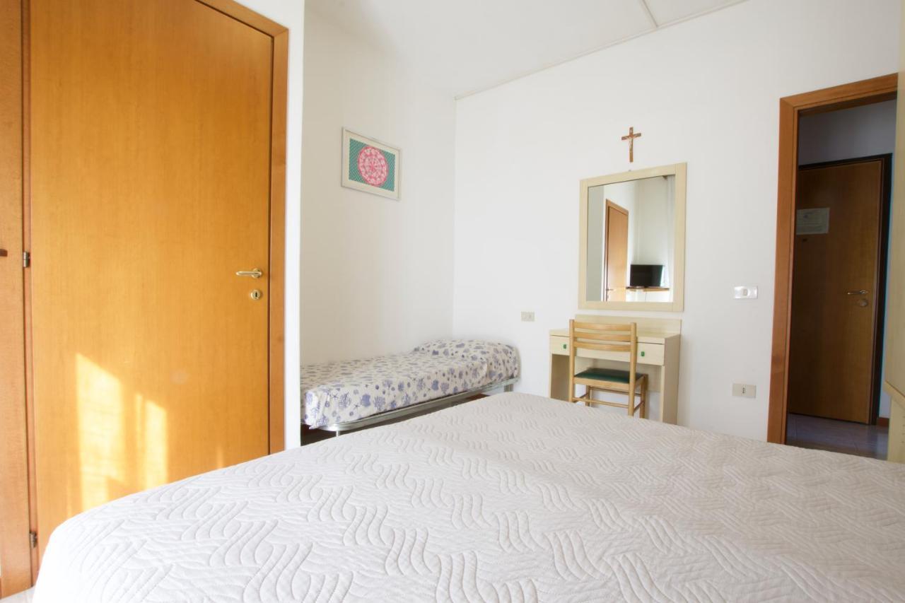 Residence Madrid Lido di Jesolo Buitenkant foto