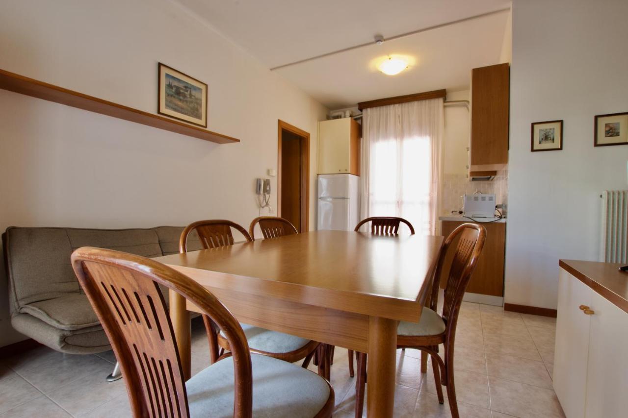 Residence Madrid Lido di Jesolo Buitenkant foto