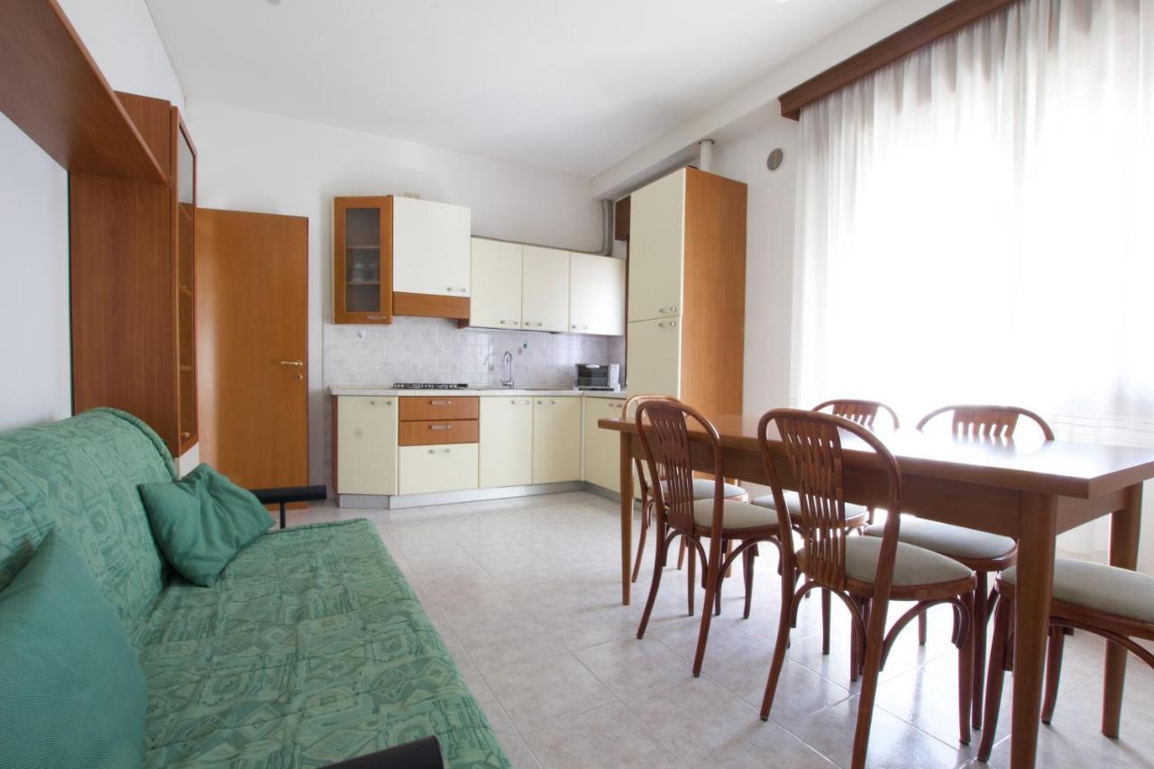 Residence Madrid Lido di Jesolo Buitenkant foto