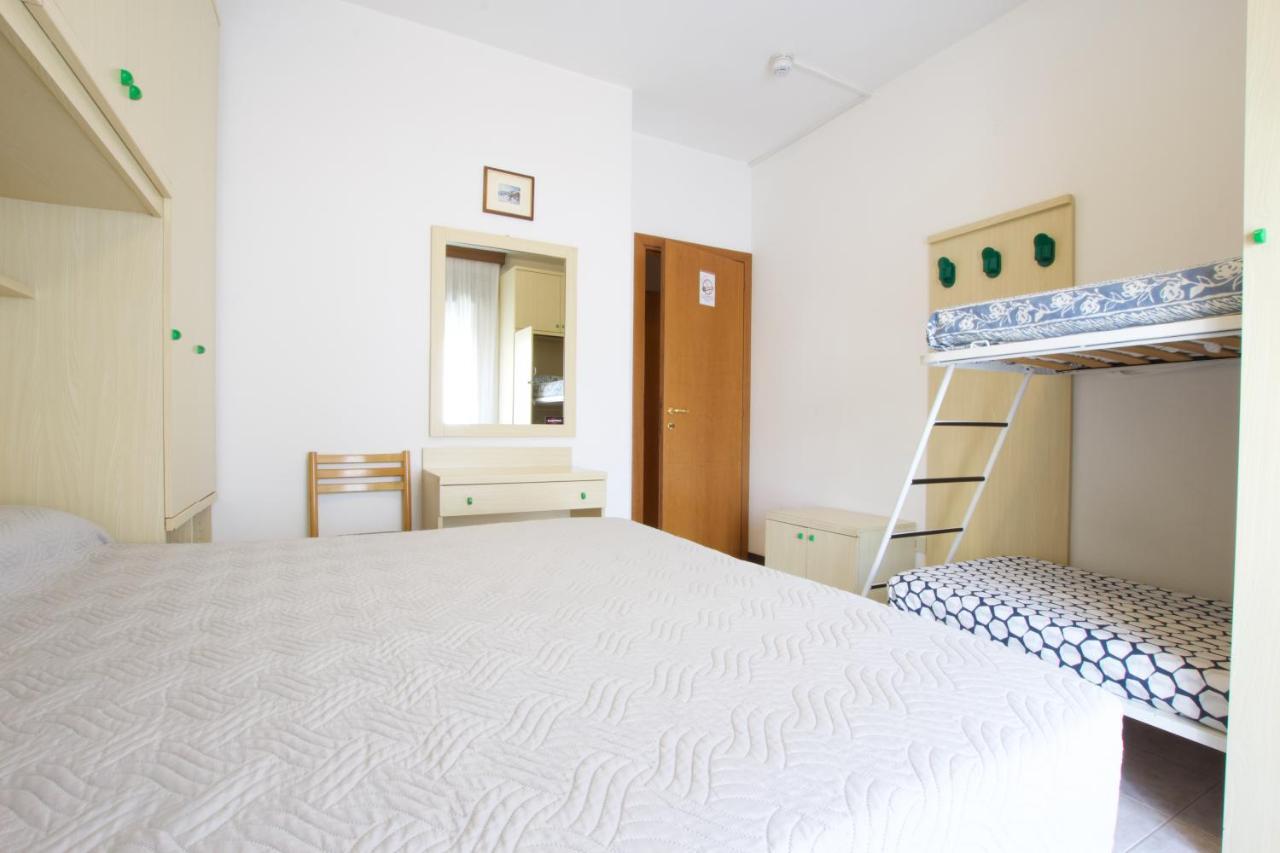 Residence Madrid Lido di Jesolo Buitenkant foto