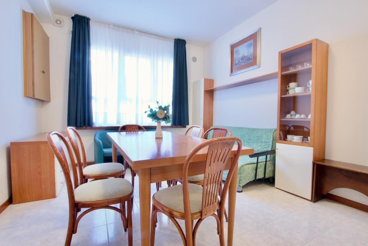 Residence Madrid Lido di Jesolo Buitenkant foto