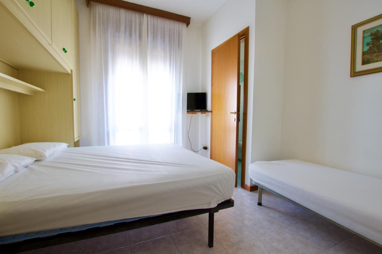 Residence Madrid Lido di Jesolo Buitenkant foto